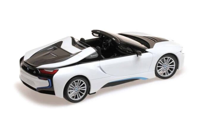 BMW i8 Roadster - Image 2