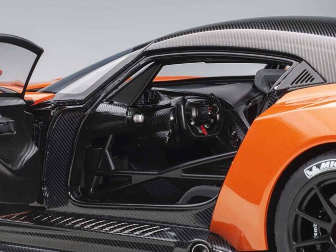 Aston Martin Vulcan – Image 4