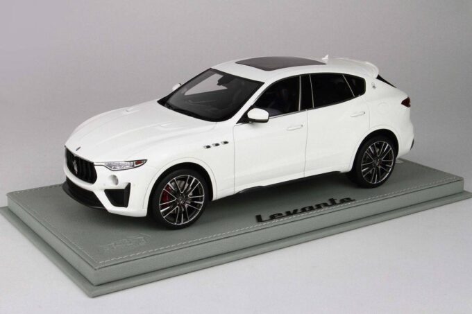 Maserati Levante 1:18ホワイトモデル Maserati Levante V8 Trofeo 1:18 model car BBR BBRC1844W