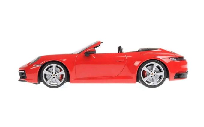 Porsche 911 (992) Carrera 4S Cabriolet – Image 3