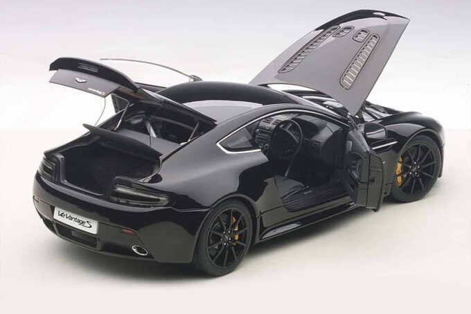 ミニカー 1/18 AUTOart ASTON MARTIN V12 Vantage 70253-autoart-aston-v12-