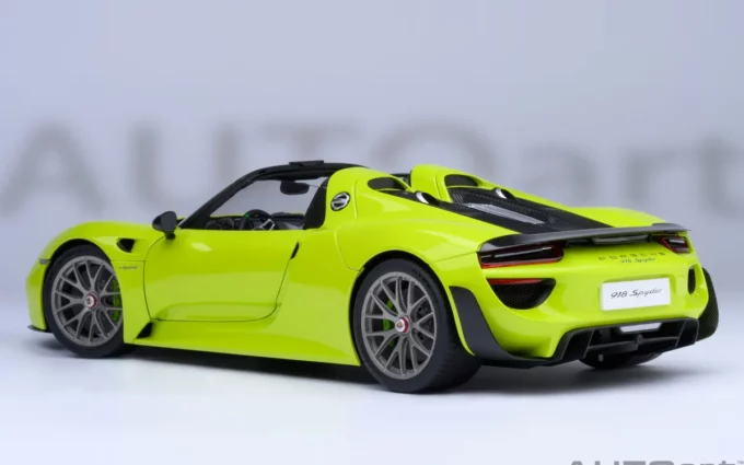 Porsche 918 Spyder Weissach Package Acid Green 1:43 CA04316013