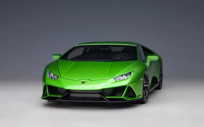 LAMBORGHINI HURACAN EVO (BLU GLAUCO) in 1:18 scale by AUTOart