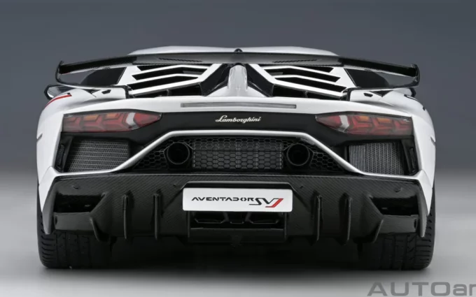 Autoart 1/18 Lamborghini Aventador SVJ – Bianco Asopo – Modèle Fini Neuf