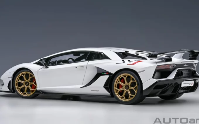 Guide des prix gratuit pour AUTOart Lamborghini Aventador SVJ Viola Pasifea 79179 - French