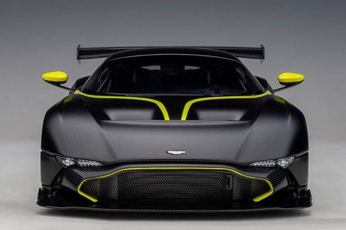 Aston Martin Vulcan - Image 9