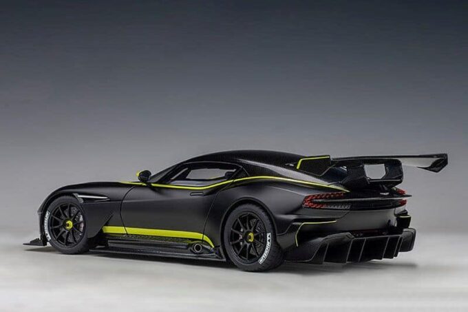 Aston Martin Vulcan - Image 2