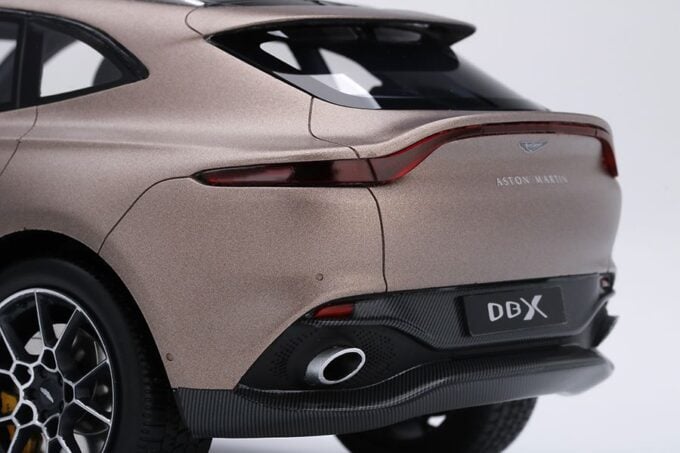Aston Martin DBX - Image 5