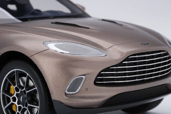 Aston Martin DBX - Image 4