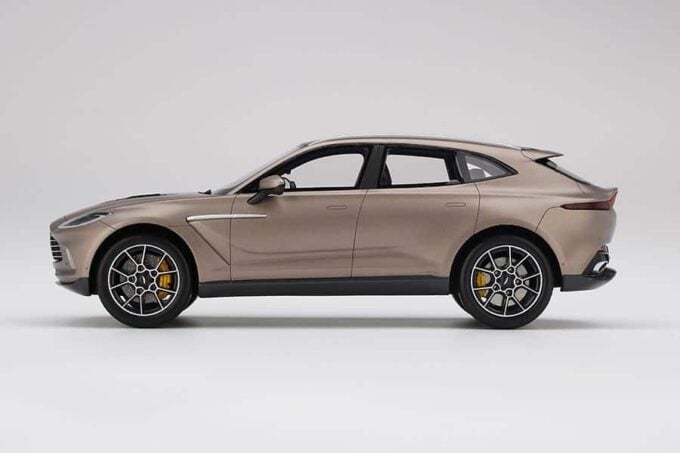 Aston Martin DBX - Image 3