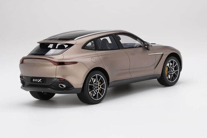 Aston Martin DBX - Image 2