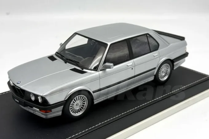 BMW M5 E28
