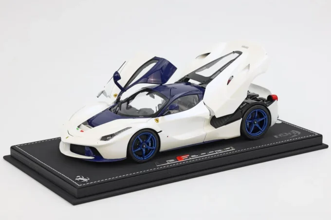 BBR182238DIE-ferrari-laferrari