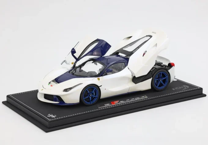 Ferrari LaFerrari 1:18 model car BBR, Pre-orders