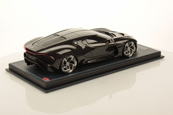 Bugatti La Voiture Noire - Image 2