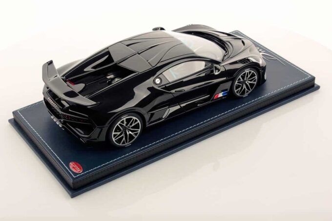 Bugatti Divo - Image 2