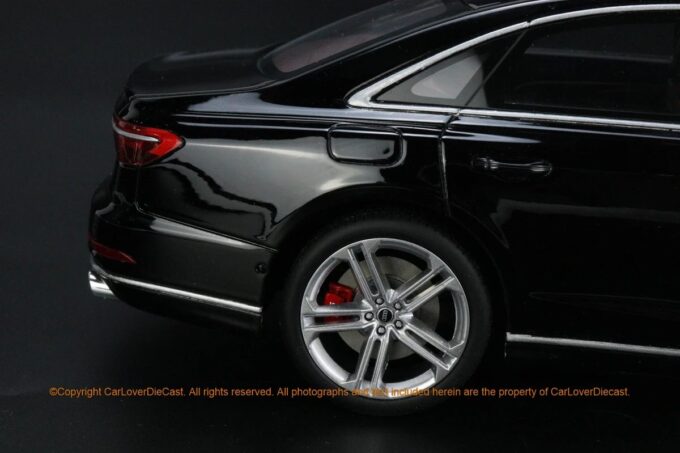Audi S8 - Image 4