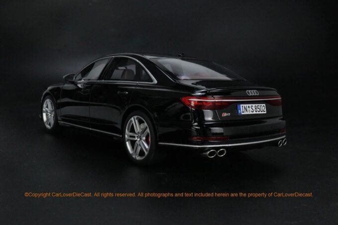 Audi S8 - Image 2