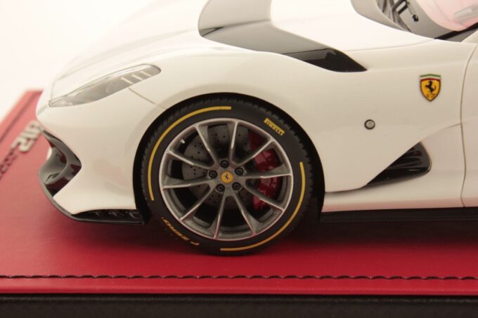Ferrari 812 Competizione - Image 5
