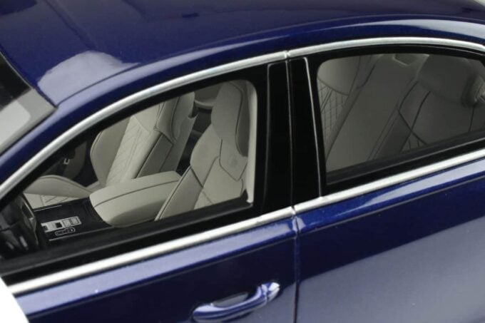 Audi S8 - Image 11