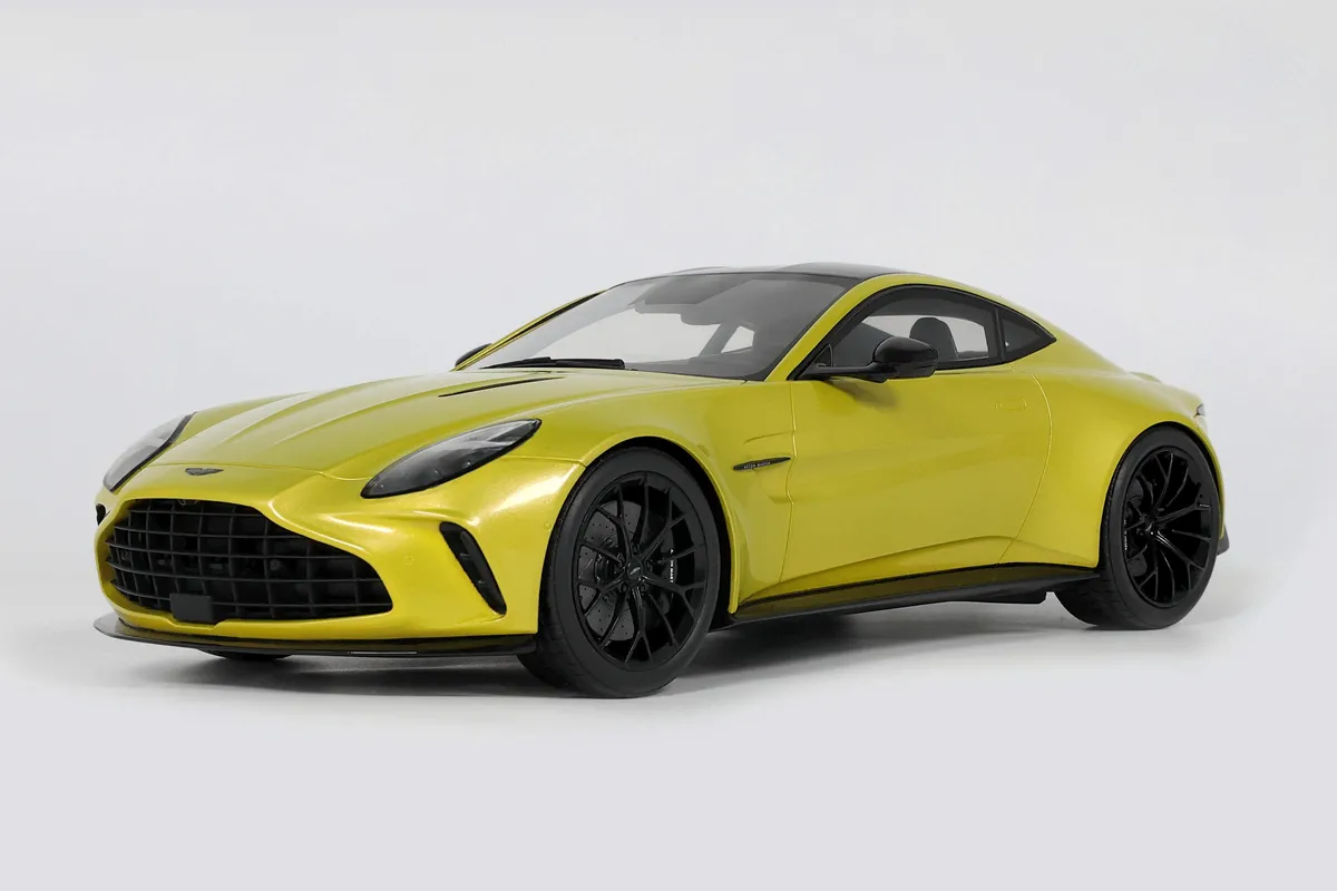 GT-SPIRIT 1:18 Aston Martin V12 Vantage Roadster türkis metallic GT445