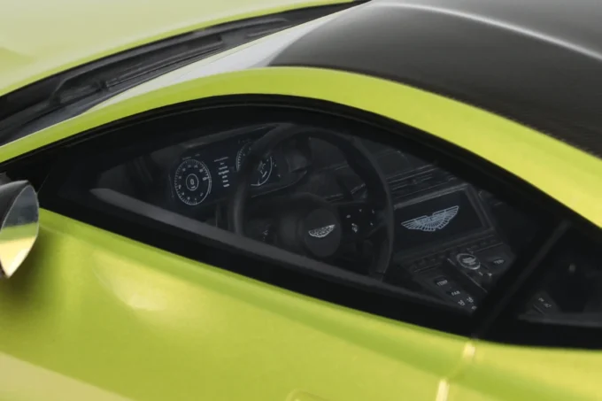 Aston Martin Vantage – Image 11