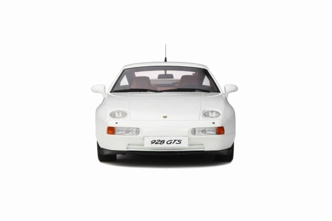 Porsche 928 GTS – Image 11