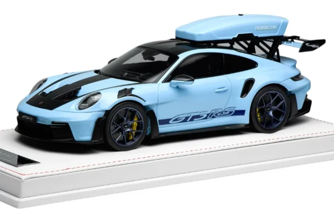 Porsche 911 (992) GT3 RS + roof box