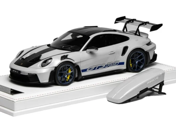 Porsche 911 (992) GT3 RS + roof box
