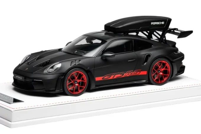 Porsche 911 (992) GT3 RS + roof box