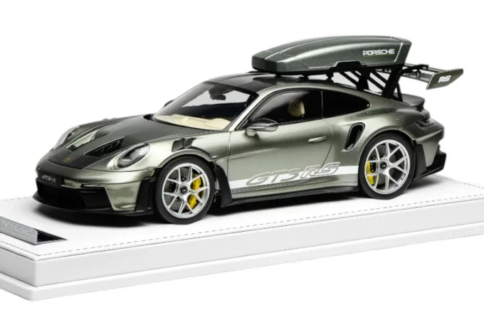 Porsche 911 (992) GT3 RS + roof box