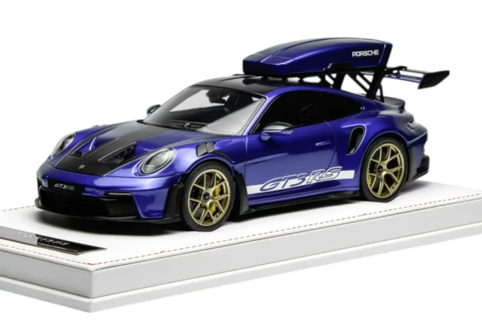 Porsche 911 (992) GT3 RS + roof box