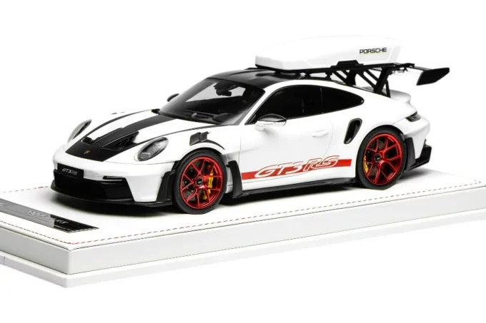 Porsche 911 (992) GT3 RS + roof box