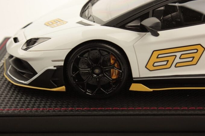 lambo034lim lamborghini aventador svj bianco isi mr models 8 1200