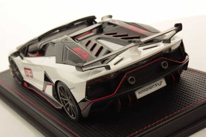 lambo039lim lamborghini aventador svj roadster balloon white mr models 15 1200