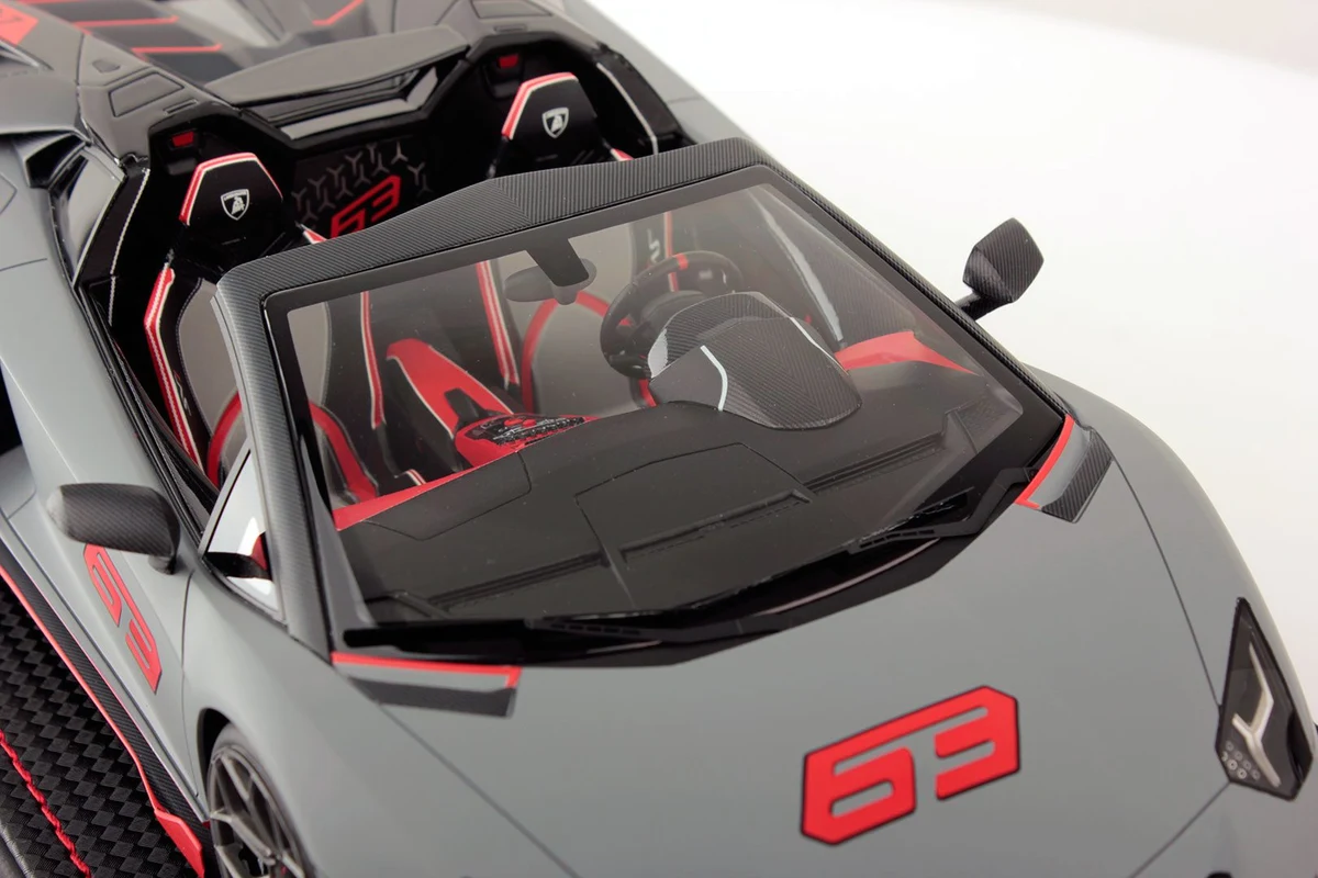 Lamborghini Aventador SVJ Roadster #63 1:18 model car MR