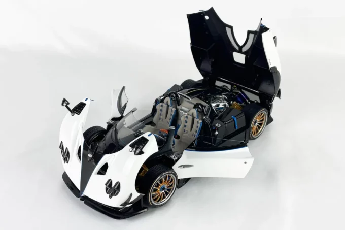 Pagani Zonda HP Barchetta - Image 2
