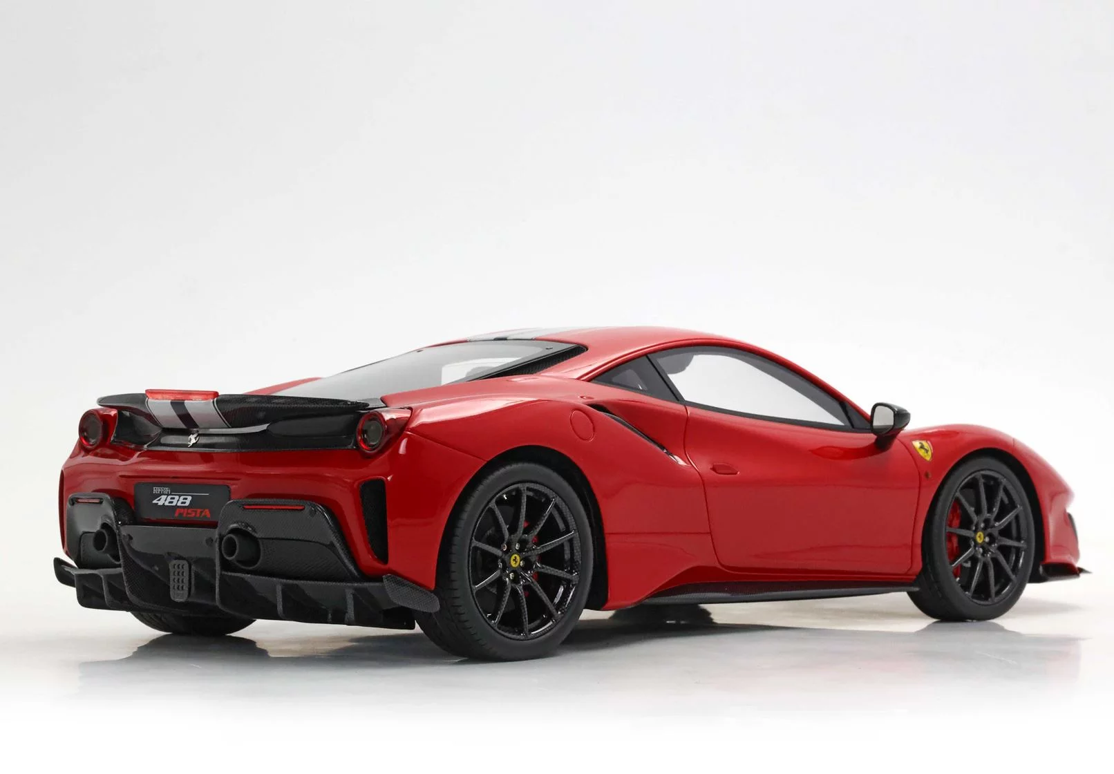 Ferrari 488 Pista - Image 4