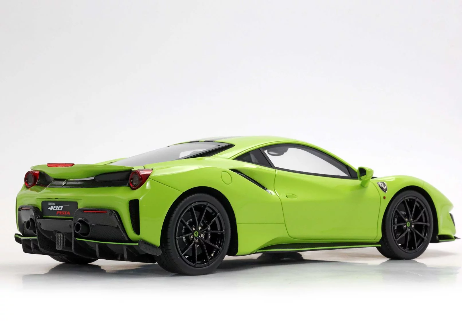 Ferrari 488 Pista - Image 4