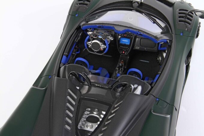 p18159d pagani huayra roadster bc matt dark green bbr 4 1612