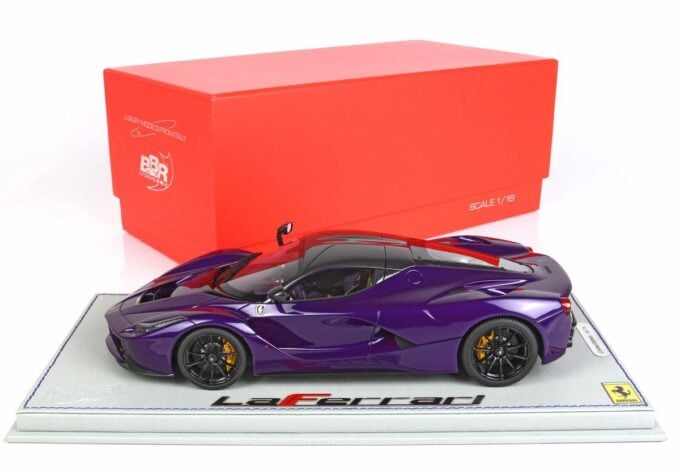 p1867dubai ferrari laferrari purple [slideshowbig]p1867dubai (1).jpg 7 1612