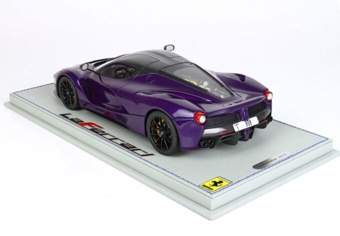 p1867dubai ferrari laferrari purple [slideshowbig]p1867dubai (2).jpg 6 1612