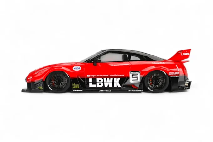Nissan GT 35GT-RR LB-Silhouette Works 1:18 model car