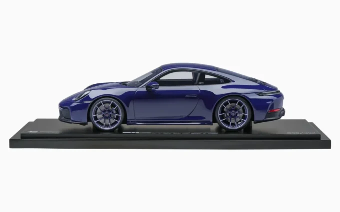 Porsche 911 Carrera 4 GTS (992.2) 40Y Porsche Italia – Image 3