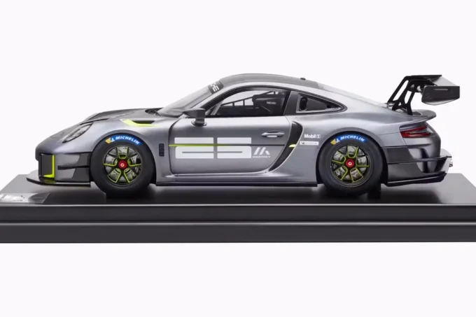 【Spark Model】Porsche GT2 RS Red Bull Spark 2019 Porsche GT2 RS Clubsport Red Bull Black/Red 1:18