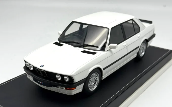 BMW M5 E28