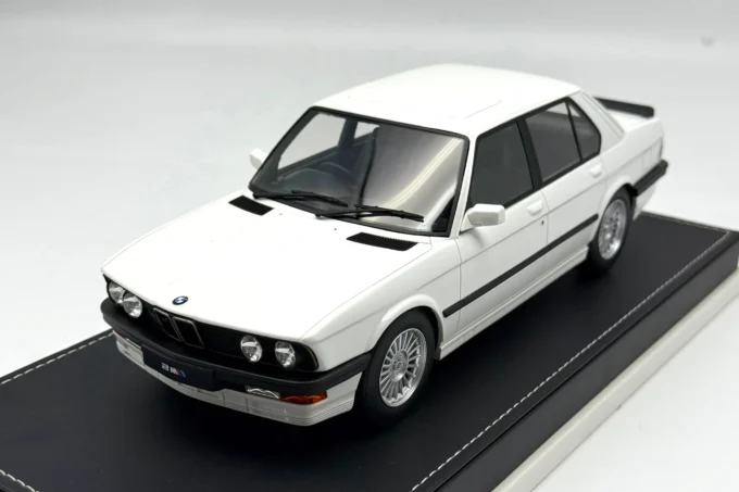 BMW M5 E28