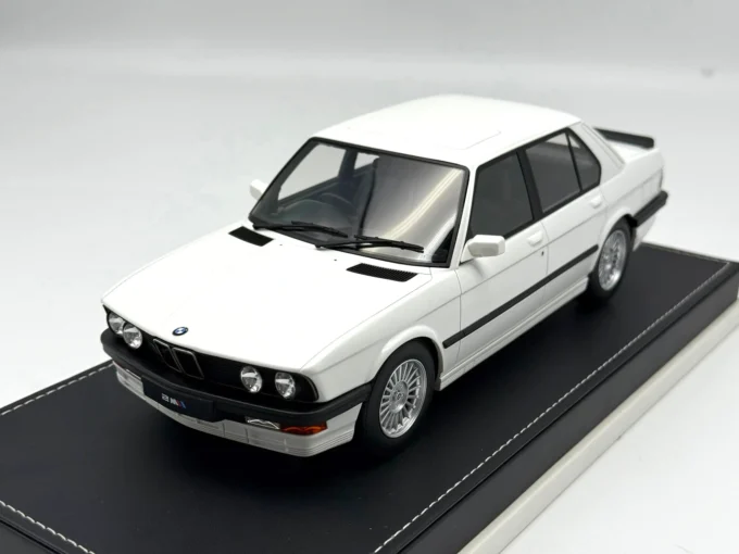 BMW M5 E28