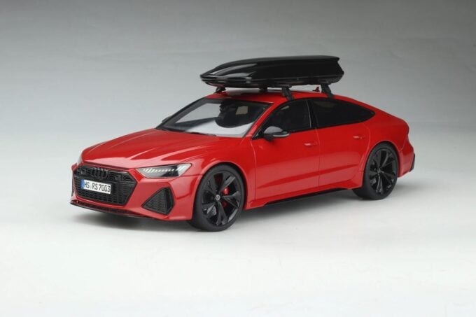 Audi RS7 Sportback (with roof box)