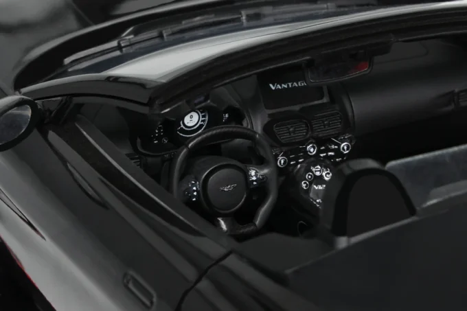 Aston Martin V12 Vantage Roadster - Image 10